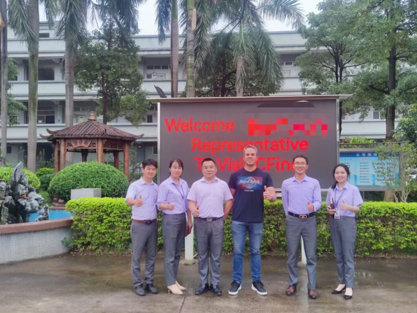 Chilean client visits our company for in-depth inspection of the internal mixer equipment