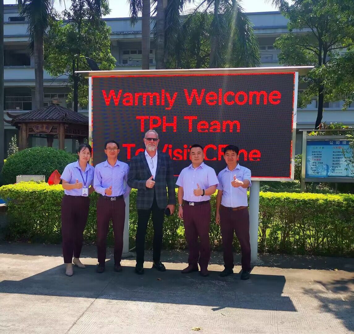 American customers visit our company to inspect metal powder mixing machines
